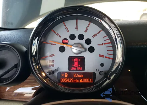 2010 Mini Cooper S из США, поврежденный, VIN WMWMF7C56ATX44781